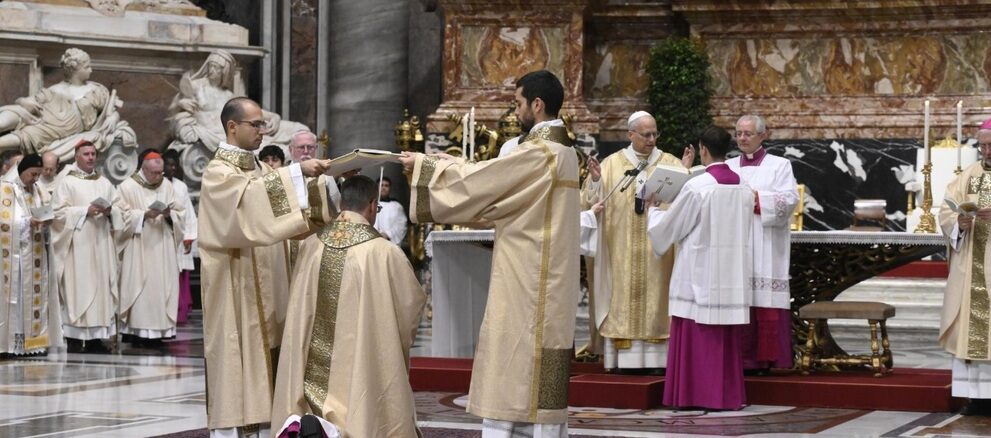 Bischofsweihe des neuen Apostolischen Nuntius im Irak durch Papst Leo XIV. Bischofsweihe des neuen Apostolischen Nuntius im Irak durch Papst Leo XIV.