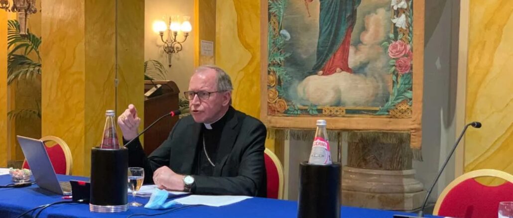 Kardinal Willem Eijk verteidigt mit seinem Buch "Das Band der Liebe" das Ehesakrament – und tut dies mit großer pastoraler Sensibilität auch bewußt gegen das umstrittene bergoglianische Schreiben Amoris laetitia. Kardinal Willem Eijk verteidigt mit seinem Buch "Das Band der Liebe" das Ehesakrament – und tut dies mit großer pastoraler Sensibilität auch bewußt gegen das umstrittene bergoglianische Schreiben Amoris laetitia.