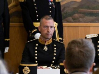 Nach den kahlschlagartigen Militärreformen von Papst Paul VI. führt die Päpstliche Schweizergarde wieder eine Mezza-Uniform als Zwischenstück zwischen dem Renaissancegewand und der Galauniform.