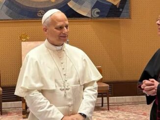 Papst Leo XIV. mit Bischof Seitz von El Paso (Texas): Gemeinsam für die Migrationsagenda