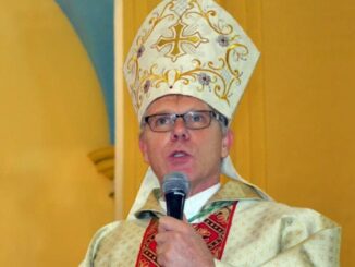 Reinhold "Reinaldo" Nann ließ sich zum Priester weihen, dann auch zum Bischof, um dann aber seine Versprechen zu brechen, seine Herde im Stich zu lassen - und zu heiraten