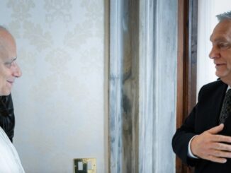 Um die Mittagszeit besuchte Ungarns Regierungschef Viktor Orbán den Vatikan, wo er von Papst Leo XIV. empfangen wurde.