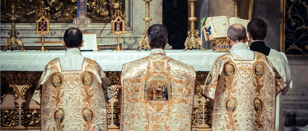 In die Diözese Cleveland erhalten die Gemeinden des überlieferten Ritus einen Aufschub von zwei Jahren, bis Traditionis custodes durchgesetzt wird. Schonfrist oder Trendwende in Rom? In die Diözese Cleveland erhalten die Gemeinden des überlieferten Ritus einen Aufschub von zwei Jahren, bis Traditionis custodes durchgesetzt wird. Schonfrist oder Trendwende in Rom?