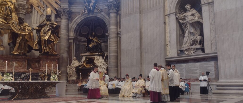 Die wichtigste Tageszeitung des liberalen und globalistischen Mainstream berichtete über die Erlaubnis von Papst Leo XIV., im Petersdom wieder im alten Ritus zelebrieren zu dürfen. Die wichtigste Tageszeitung des liberalen und globalistischen Mainstream berichtete über die Erlaubnis von Papst Leo XIV., im Petersdom wieder im alten Ritus zelebrieren zu dürfen.