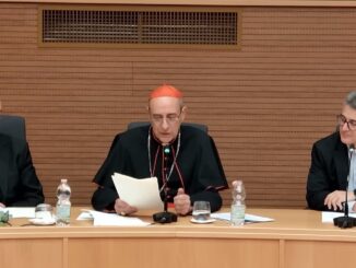 Victor Manuel "Tucho" Fernandez bei der Präsentation von Mater populi fidelis