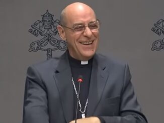 Kardinal Victor Manuel "Tucho" Fernández machte bei der Präsentation der lehrmäßigen Note Una caro eine "scherzhafte" Bemerkung...