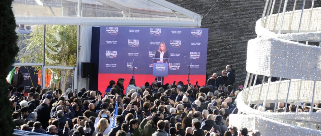 Wie tiefgreifend und nachhaltig ist die Grundsatzarbeit der politischen Rechten. Im Bild das Altreju-Festival von Giorgia Melonis Fratelli d'Italia in Rom