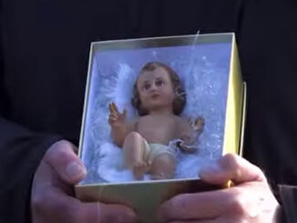 Am Sonntag segnete Papst Leo XIV., wie traditionell am Vierten Adventssonntag üblich, die von Gläubigen auf den Petersplatz gebrachten "Bambinelli", die Jesuskindfiguren für die Weihnachtskrippen