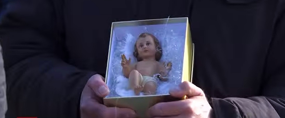 Am Sonntag segnete Papst Leo XIV. wie traditionell am Vierten Adventssonntag üblich, die von Gläubigen auf den Petersplatz gebrachten "Bambinelli", die Jesuskindfiguren für die Weihnachtskrippen