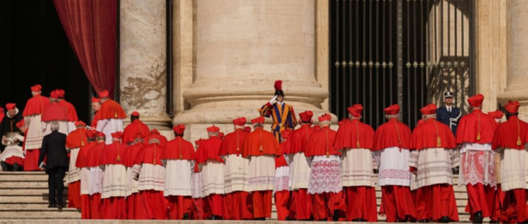 Anfang Januar wird nach zwölf Jahren erstmals wieder ein außerordentliches Konsistorium stattfinden, zu dem alle Kardinäle weltweit eingeladen sind. Die Liturgiefrage wird mit Blick auf die Tradition ein zentrales Thema sein