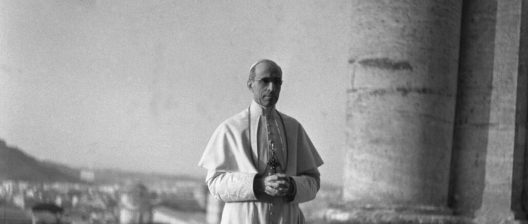 Papst Pius XII. auf der Peterskuppel