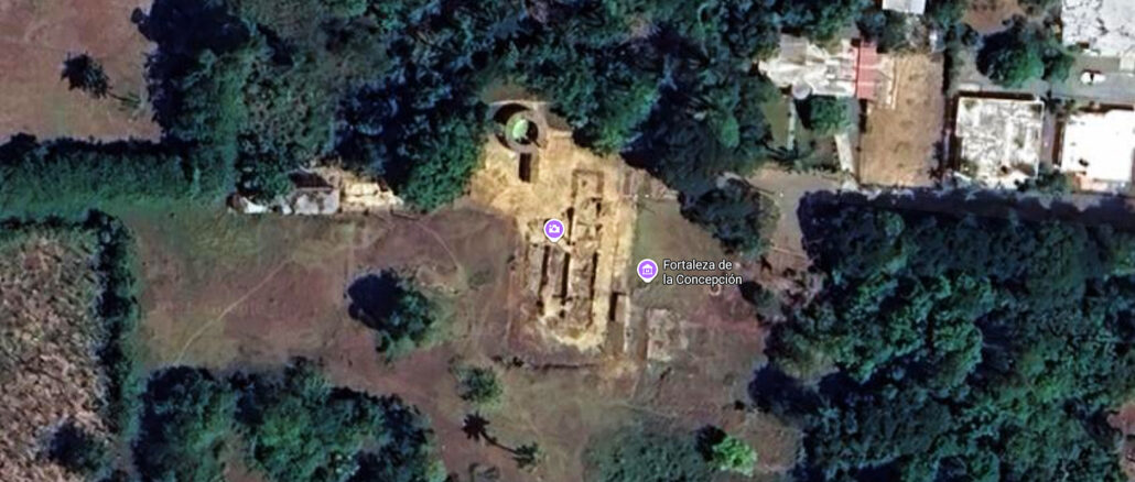 Ruinen der Fortaleza de la Concepción in La Vega Real auf Hispaniola. Dort errichtete Christoph Kolumbus 1494 ein Kreuz.