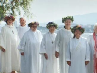 Selbsternannte Priesterinnen mit Bischöfin (wenn schon, denn schon)