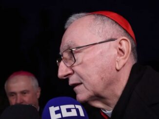 Kardinalstaatssekretär Pietro Parolin bestätigte Vermittlungsversuche, um Nicolás Maduro zu bewegen, Venezuela zu verlassen und ins Exil zu gehen