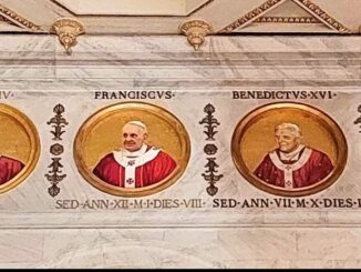 Das Mosaikmedaillon von Leo XIV. wurde in der Patriarchalbasilika Sankt Paul vor den Mauern angebracht und ist seit gestern abend beleuchtet