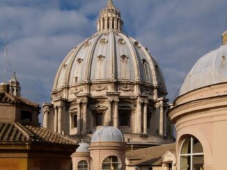 Auf der Dachterrasse des Petersdoms könnte demnächst ein Bistró eröffnen. Was ungewöhnlich klingt, ist es allerdings gar nicht.