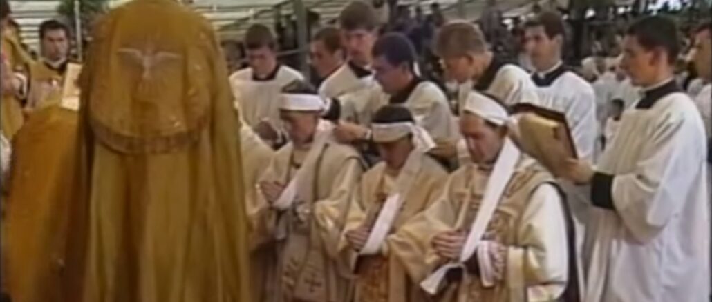 1988 weihte Erzbischof Marcel Lefebvre vier Priester gültig, aber ohne päpstliche Erlaubnis zu Bischöfen, um den Fortbestand der Tradition zu sichern. Kommt es nun zu einem Déjà-vu?