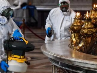 Desinfizierung des Petersdoms (hier der Confessio mit dem Petrusgrab) nach der mehrmonatigen Schließung während der Corona-Pseudopandemie