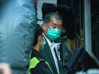 Jimmy Lai wurde von einem politisch besetzten Hongkonger Gericht zu 20 Jahren Gefängnis verurteilt. Kardinal Zen war trotz seines hohen Alters zur Urteilsverkündung erschienen, um Lai zu unterstützen