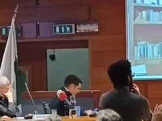 Kardinal Pizzaballa (rechts im Bild), der Lateinische Patriarch von Jerusalem, übte gestern deutliche Kritik an der internationalen Gemeinschaft. Bildmitte: Kardinal Zuppi, Vorsitzender der Italienischen Bischofskonferenz, rechts von ihm Michele De Pascale, der Regierungschef der Emilia-Romagna