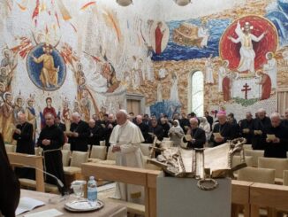 Die von Rupnik gestaltete Kapelle Redemptoris Mater im Apostolischen Palast war in den vergangenen Jahren Schauplatz der Fastenexerzitien für die Römische Kurie. Mit dieser Praxis wird unter Leo XIV. gebrochen.