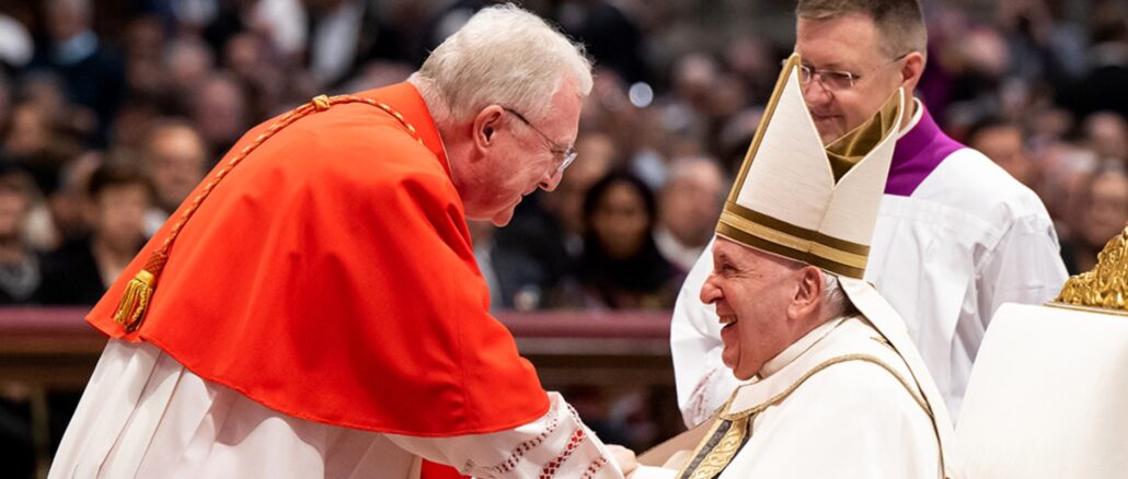 Karidnal Arthur Roche mit Papst Franziskus: zwei erklärte Gegner des überlieferten Ritus