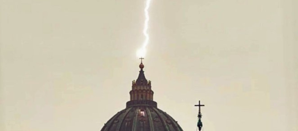 Blitzeinschlag in die Peterskuppel am 12. März 2026