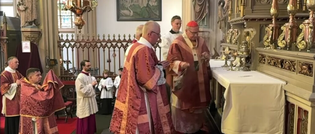 Kardinal Eijk, Erzbischof von Utrecht, zelebrierte an Laetare erstmals ein Pontifikalamt im überlieferten Ritus in der Diözese Herzogenbusch.