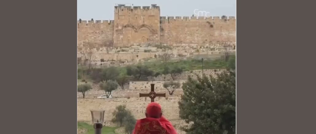 Von der Kirche Dominus flevit aus segnete Kardinal Pizzaballa, Lateinischer Patriarch von Jerusalem, am gestrigen Palmsonntag, die Stadt Jerusalem.