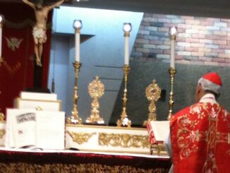 Kardinal Joseph Zen 2012 bei der Zelebration im überlieferten Römischen Ritus