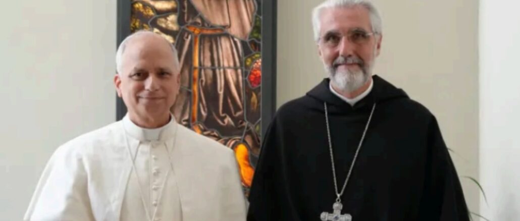 Papst Leo XIV. mit dem neuen Päpstlichen Almosenier und Präfekten des Dikasteriums für die Nächstenliebe Msgr. Marín de San Martín