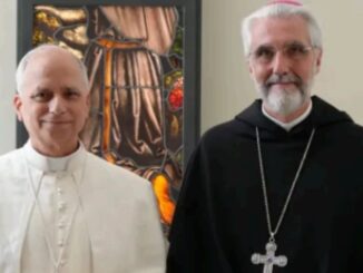 Papst Leo XIV. mit dem neuen Päpstlichen Almosenier und Präfekten des Dikasteriums für die Nächstenliebe Msgr. Marín de San Martín