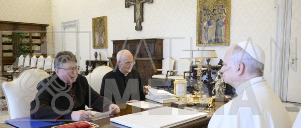 Von links: Msgr. Orlita undd Don Bamonte von der Internationalen Exorzistenvereinigung in Audienz bei Papst Leo XIV.