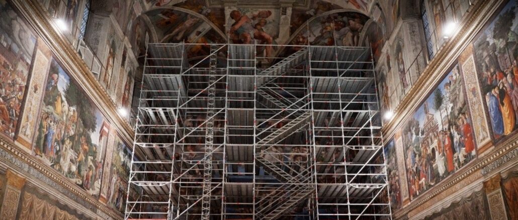 Die Wartungsarbeiten in der Sixtinischen Kapelle sind im Gange. Sie kann aber weiterhin über die Vatikanischen Museen besichtigt werden