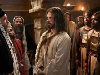 Jesus wird vom Sanhedrin, dem höchsten jüdischen gesetzgebenden, religiösen und richterlichen Gremium im antiken Israel, zum Tode verurteilt.