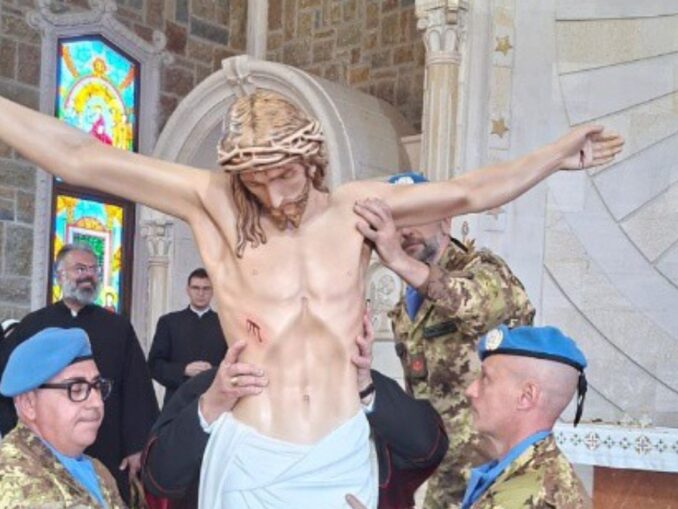 Der neue Corpus für das Kruzifix von Debel im Südlibanon. Es wurde nicht von Israel gestiftet, sondern auf Initiative des Militärpfarrers der UNO-Friedenstruppen