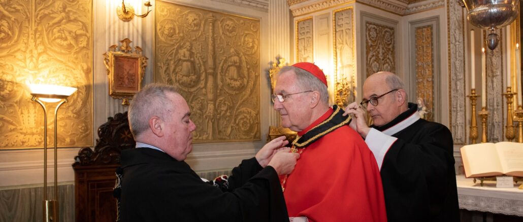 Kardinal Roche wurde 2023 das Ehren- und Devotions-Großkreuz des Malteserordens verliehen, nun nahm er an der internationalen Wallfahrt des Ordens nach Lourdes teil