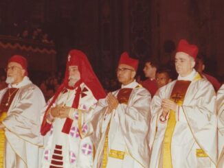 Josyf Slipyj, Großerzbischof der mit Rom unierten ukrainischen griechisch-katholischen Kirche wurde 1965 in den Kardinalsrang erhoben (siehe Bild). 1977 weihte er nahe Rom ohne päpstliches Mandat geheim mehrere Bischöfe