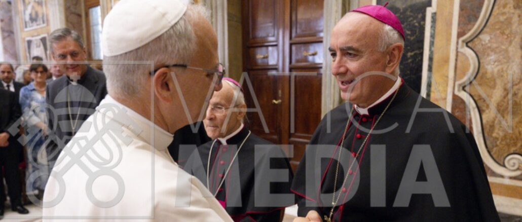 Papst Leo XIV. mit Msgr. Antonio Staglianò, Vorsitzender der Päpstlichen Akademie für Theologie