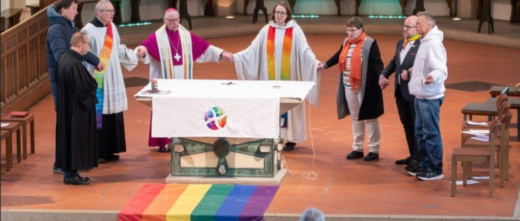 "Queergottesdienst" in der Überwasserkirche in Münster