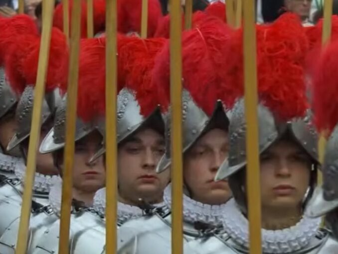 Die jungen Schweizer Gardisten, die am 6. Mai in Rom vereidigt wurden