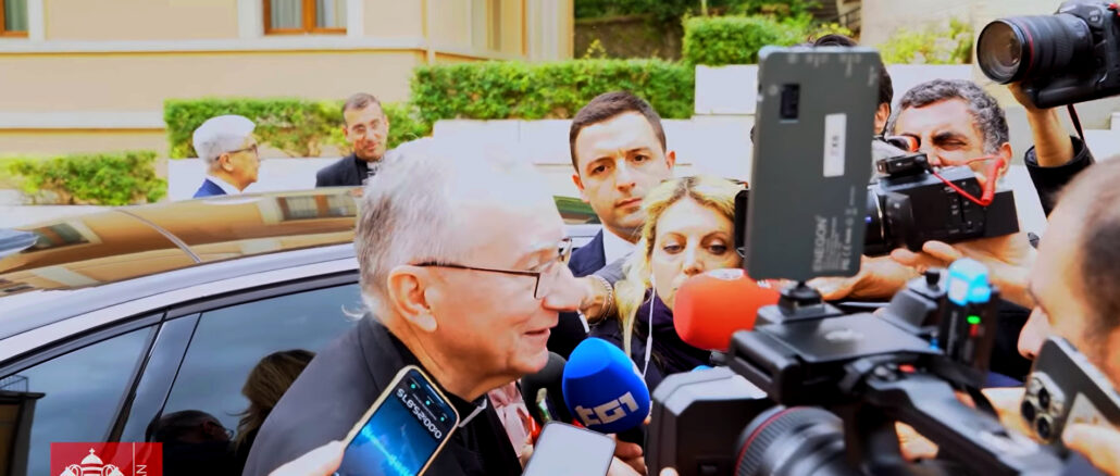 Kardinalstaatssekretär Pietro Parolin betonte den "Dialog" mit den homopihilen deutschen Bischöfe. Für Sanktionen sei es "zu früh".