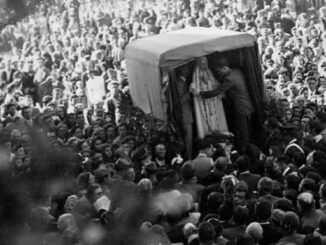 Am 13. Oktober 1946 entstand in Città della Pieve das erste italienische Heiligtum Unserer Lieben Frau von Fatima. Dort wurde eine eigens gefertigte Kopie der Fatima-Madonna aufgestellt (Bild), die wenige Tage zuvor von Papst Pius XII. in Castel Gandolfo gesegnet worden war. Im Frühjahr 1947 wurde die internationale Wanderstatue aus dem portugiesischen Heiligtum ausgesandt auf eine große Europa-Peregrination.