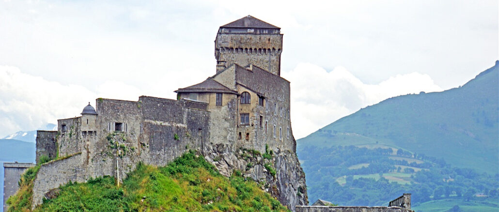Die Burg von Lourdes, die im Ursprung auf ein römisches Castellum zurückgeht.