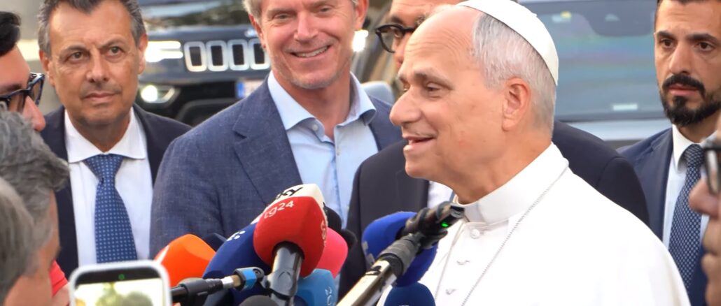 Papst Leo XIV. sprach gestern beim Verlassen von Castel Gandolfo im Gespräch mit Journalisten eine Warnung gegenüber der Priesterbruderschaft St. Pius X. aus