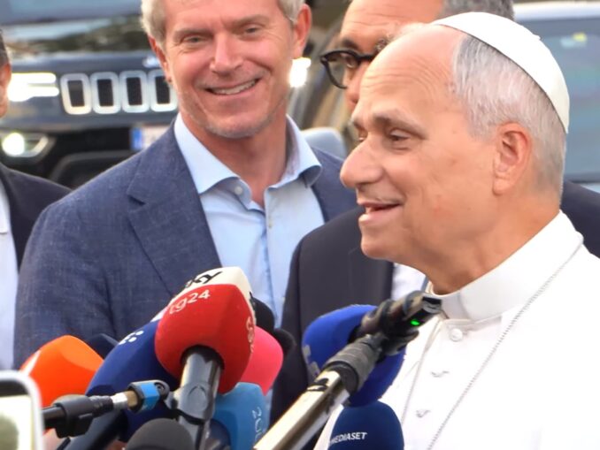 Papst Leo XIV. sprach gestern beim Verlassen von Castel Gandolfo im Gespräch mit Journalisten eine Warnung gegenüber der Priesterbruderschaft St. Pius X. aus