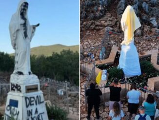 Die geschändete Marienstatue wurde umgehend verhüllt und es wurde mit den Reinigungsarbeiten begonnen
