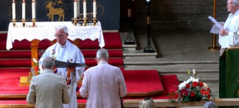 Der Vorfall von London: Zwei Homosexuelle feierten ihre Homo-Verbindung in einer Kirche samt Homo-Segnung und mit einem Kardinal als Prediger. Die Homosexualisierung der Kirche schreitet voran.