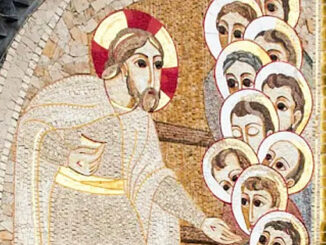 An der Rosenkranzbasilika von Lourdes befinden sich seit 2008 Mosaike des ehemaligen Jesuiten und Künstlerpriesters Marko Ivan Rupnik, die Gegenstand heftiger Kontroversen sind.