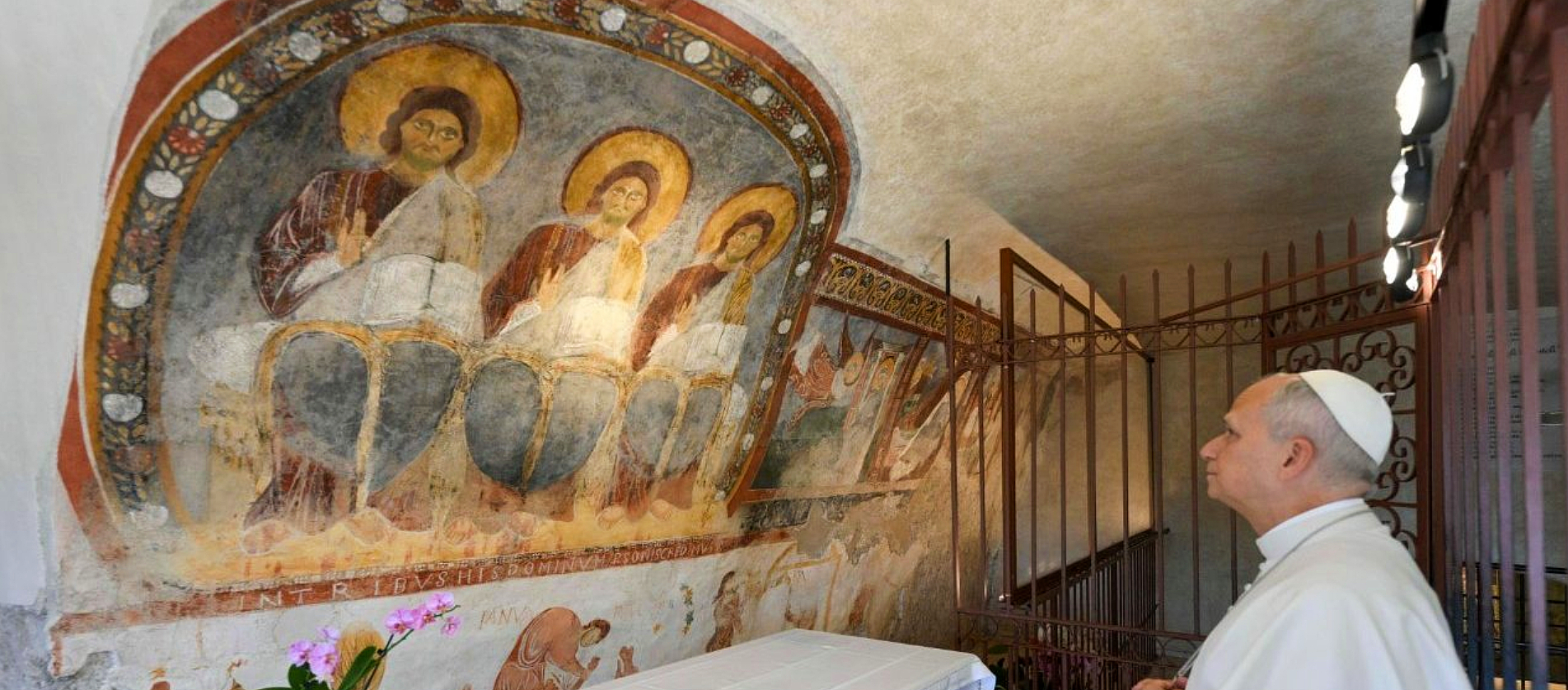 Papst Leo XIV. verweilte vor dem verehrten Dreifaltigkeitsfresko in Vallepietra.